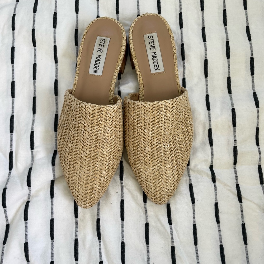 COPY - Steve Madden mules with 1” wood heel. Straw like material on top. Size 5…